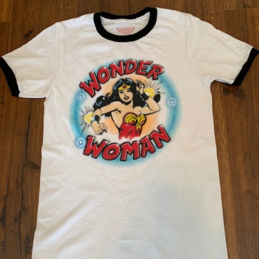 Wonder Woman T-shirt Size Small
